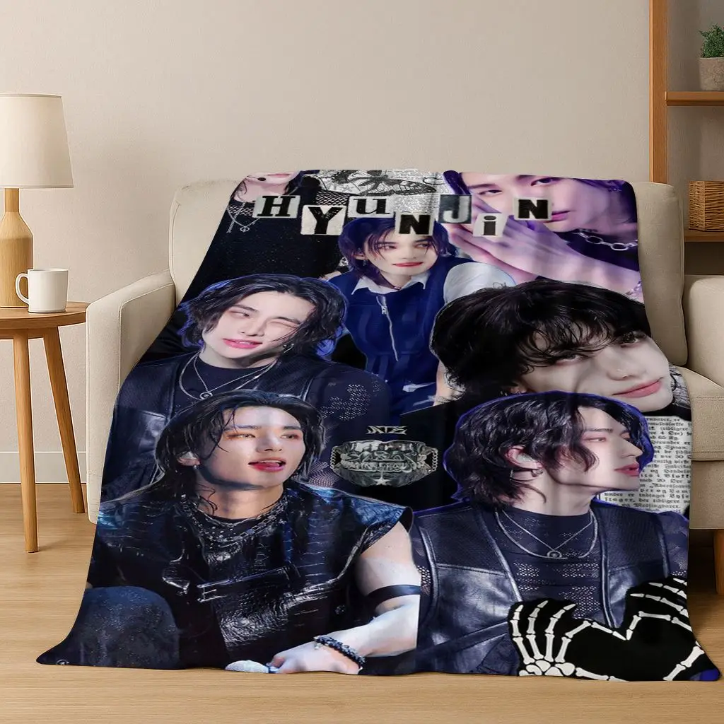 Home Office Cozy - Selimut Flanel KPOP Hyunjin Solo, Selimut