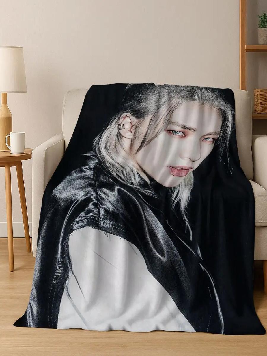 Selimut Flanel KPOP Hyunjin So - Home Office Cozy ulasan dan harga